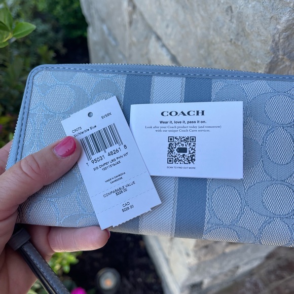 🆕Dempsey Large Phone Wallet In Signature Jacquard With Stripe And Coach Patch - Picture 7 of 13